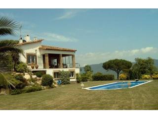4 Bedrooms - Villa - Girona - For Sale