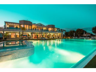 Villa in front line of sea in moraira /..