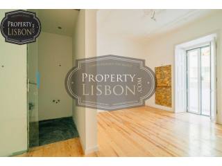 Fully Renovated T4 Lisbon Apartment for..