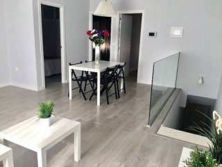 3 Bedroom 2 Bathroom Apartment In..