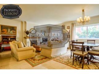 T3 Lisbon Apartment for Sale in Estrela