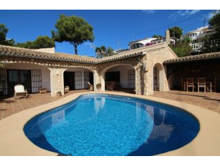 Villa with 4 bedrooms and stunning sea..