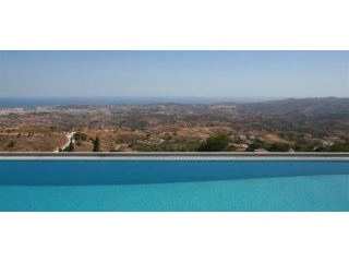 Contemporary villa in Valtocado, Mijas