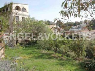 Manor house to restore in the centre