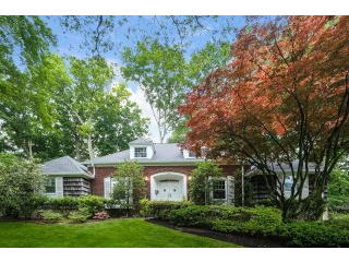 4 bedroom House For Sale: 105 Barton..
