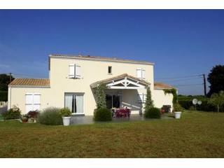 4 Bedrooms - House - Poitou-Charentes -..