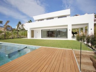 New 5 Bedroom Villa For Sale In La..