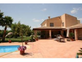 Lloseta, finca with several houses +..
