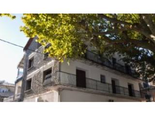 A spacious 1st floor apartment with..