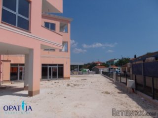 Rovinj-Poslovna zgrada - PRILIKA !!!