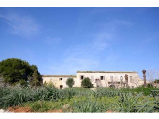 Majestic manor country house to reform..