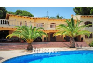 Stunning luxury frontline chalet in..