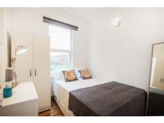 Single with double bed near Clapham..