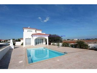 House Detached - For Sale - 3 Bedrooms
