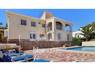 6 Bedroom 4 Bathroom Family Villa with..