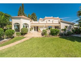 5 Bedrooms - Villa - Malaga - For Sale