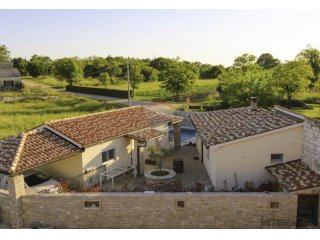 Istra, Žminj - tri kuće za odmor s dva bazena