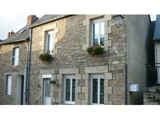 4 bedroomed town house, Josselin