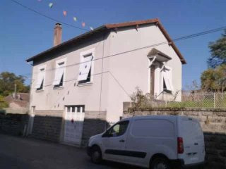 Two-Bed House And 4 Garages Set In A..