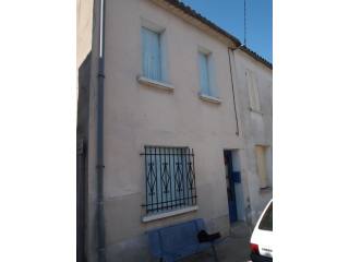2 bedroom town house in good condition..