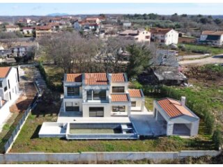 LUKSUZNA VILA S INFINITY BAZENOM I PANORAMSKIM POGLEDOM NA M