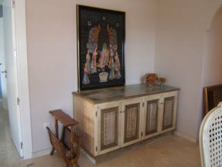 4 Bedrooms reformed apartment right in..