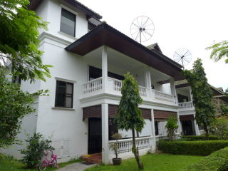 4 bedroom estate in secure beachfront..