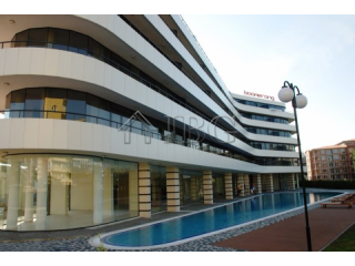 Resale of a Studio with POOL views in..