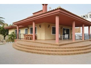 4 Bedrooms - Villa - Alicante - For Sale