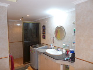 Jomtien Condotel: 1 bedroom beachfront..