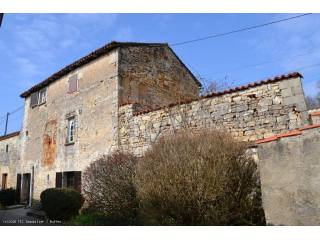 18th Century 2 Bed Character Property..