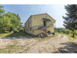 Novo u ponudi, kuca na velikom zemljistu. +385 91 611..