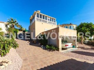 Beautiful house with pool in Los..