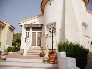 2 Bedrooms - Villa - Alicante - For Sale