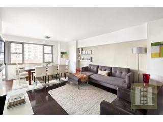 2 bedroom Apartment For Sale: 100 WEST..