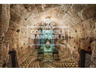 5 Bedrooms - Villa - For Sale
