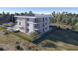 KAŠTEL, STAN SA VRTOM, NOVOGRADNJA
