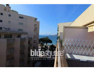 Top floor studio with balcony and sea..