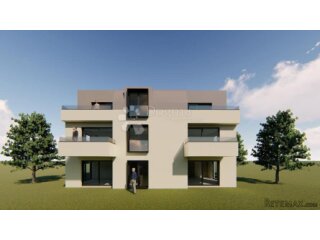 Komfor i more - prostran stan 90 m² u Pirovcu