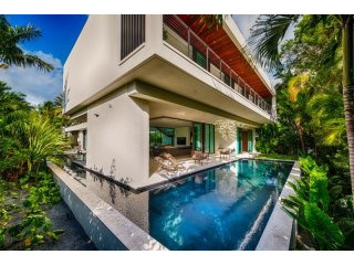 6 bedroom House For Sale: 2821 LUCERNE..