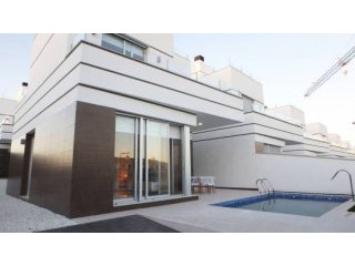 3 Bedroom 3 Bathroom Villa In Ciudad..