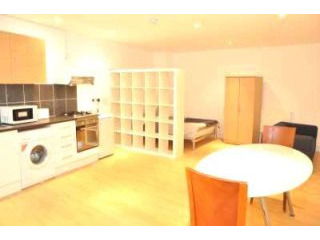 Entire Apartament near Canary Wharf..