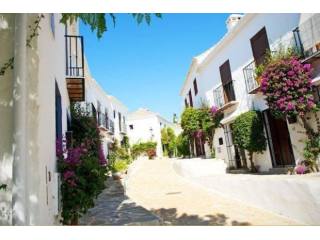 2 bedroom town house for sale