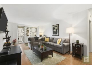 1 bedroom Apartment For Sale: 303 WEST..