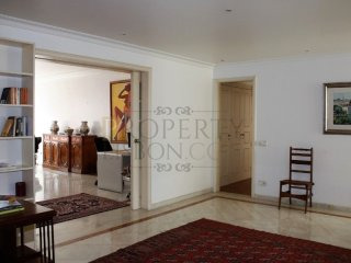 T3 Lisbon Apartment with view of city..