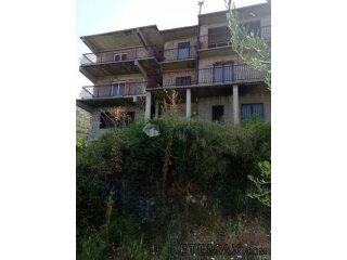 Split, Podstrana, rohbau kuća 265 m2, 10 jedinica!