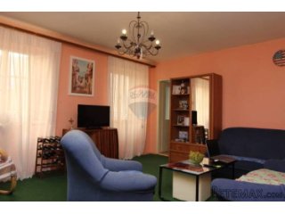 Istra, Pula, Centar, djelomično renovirani stan od 90,58...