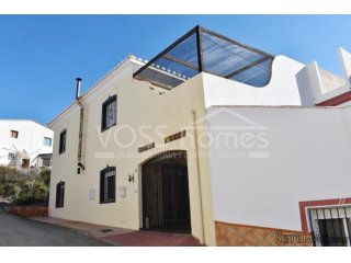NEW & EXCLUSIVE LISTING TO VOSS HOMES - A, large (207m2)..