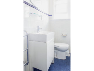 Single with double bed near West..