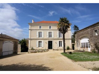 Elegant Renovated Maison De Maitre And..